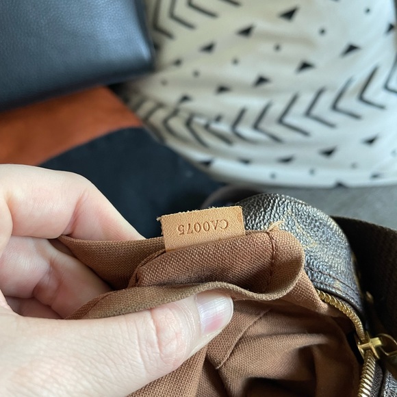 Louis Vuitton Bosphore Crossbody Bag - Picture 8 of 9